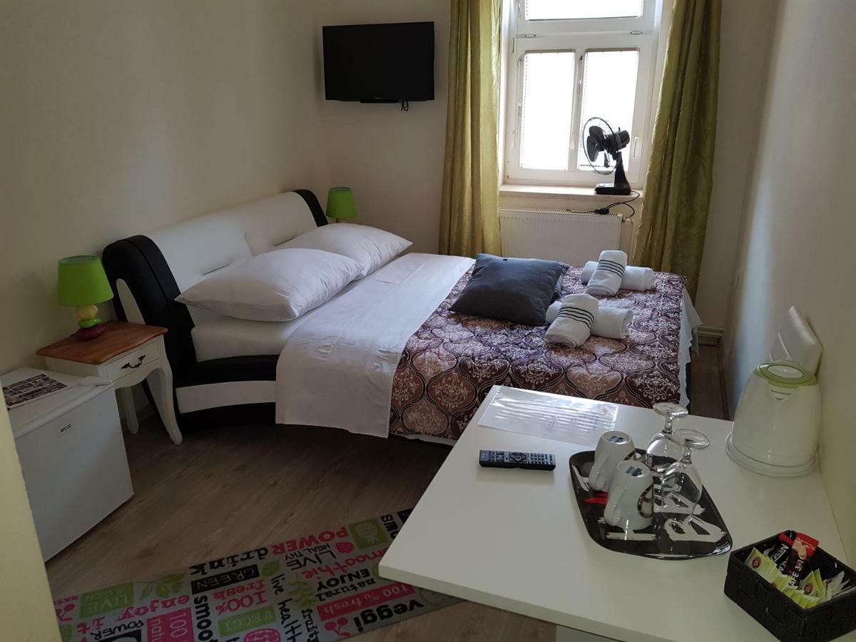 Elg Rooms بوستوينا المظهر الخارجي الصورة